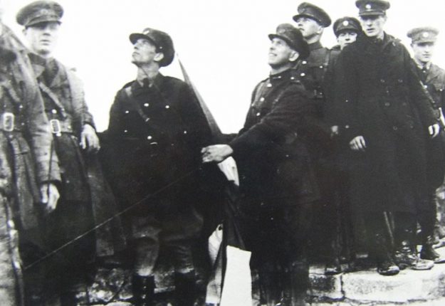 Irish soldiors raising the tricolor above Athlone Castle
