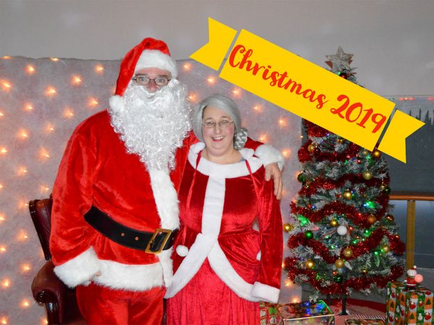 Santa_at_Athlone_Castle_2019 Santa at Athlone Castle with Mrs Claus in 2019