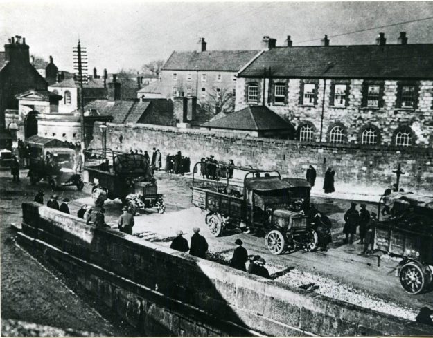 British-Army-leaving-the-Barracks-1