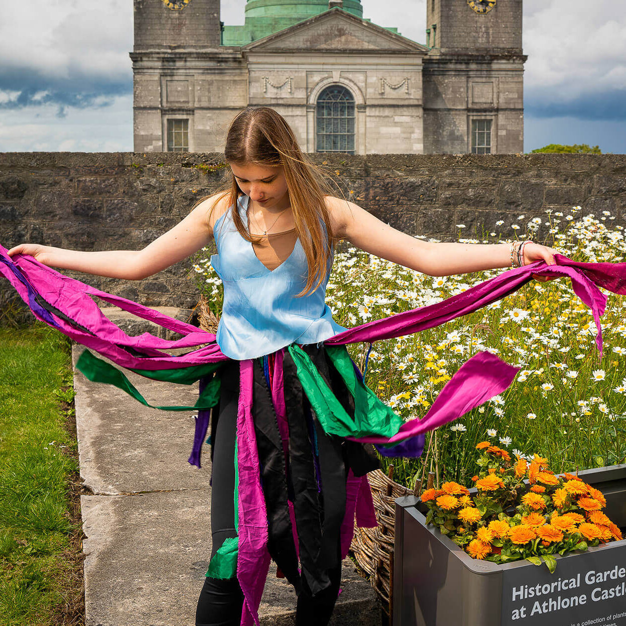 Garden to Gallery Couture – Athlone Arts and Tourism Cruinniú na nÓg 2025 collaborative event by Athlone Castle and Luan Gallery in conjunction with local community and youth groups. Photo by Chris Burke.